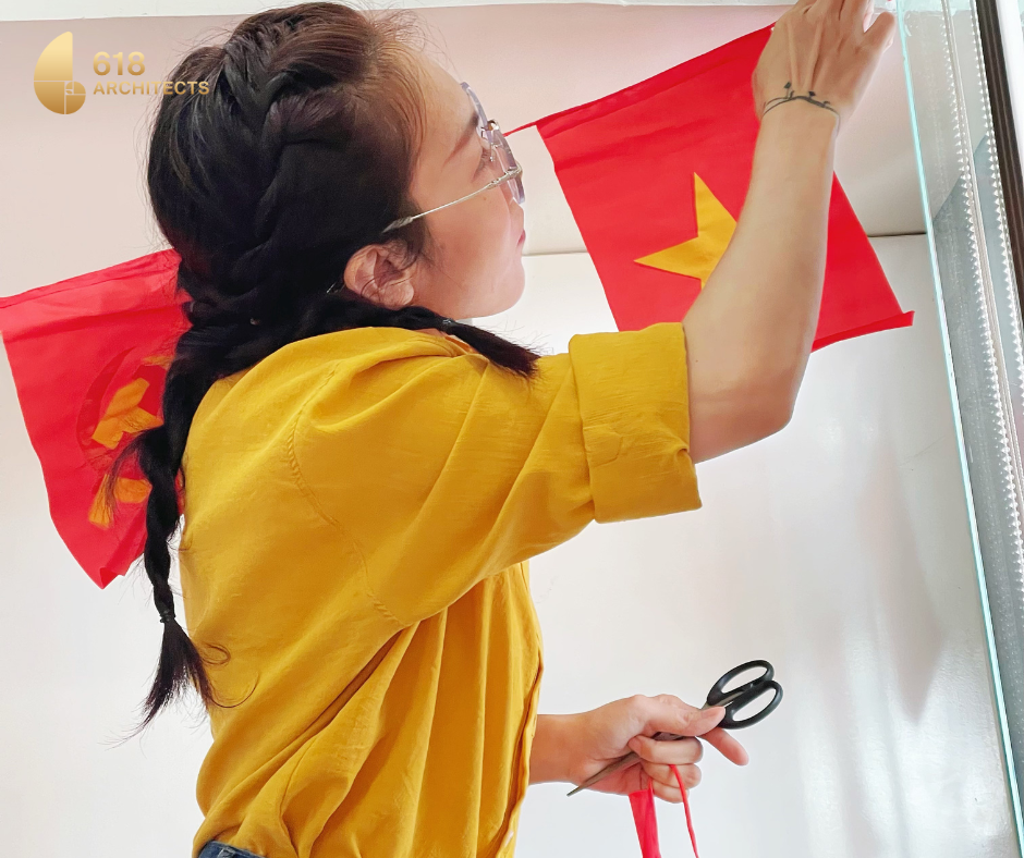  Mỗi góc văn phòng đều rực rỡ sắc cờ chào mừng Quốc khánh 2/9