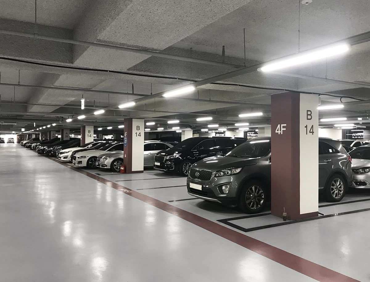 Diện tích đỗ xe được tính theo số căn hộ hoặc diện tích sàn, đảm bảo tuân thủ quy định