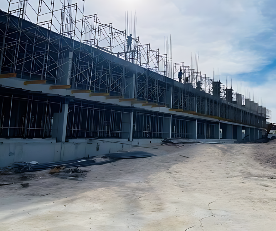 Kiểm tra và gia cố công trình đang xây dở trước bão