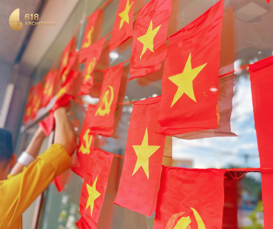 Những lá cờ đỏ sao vàng được treo trang trọng tại văn phòng 618