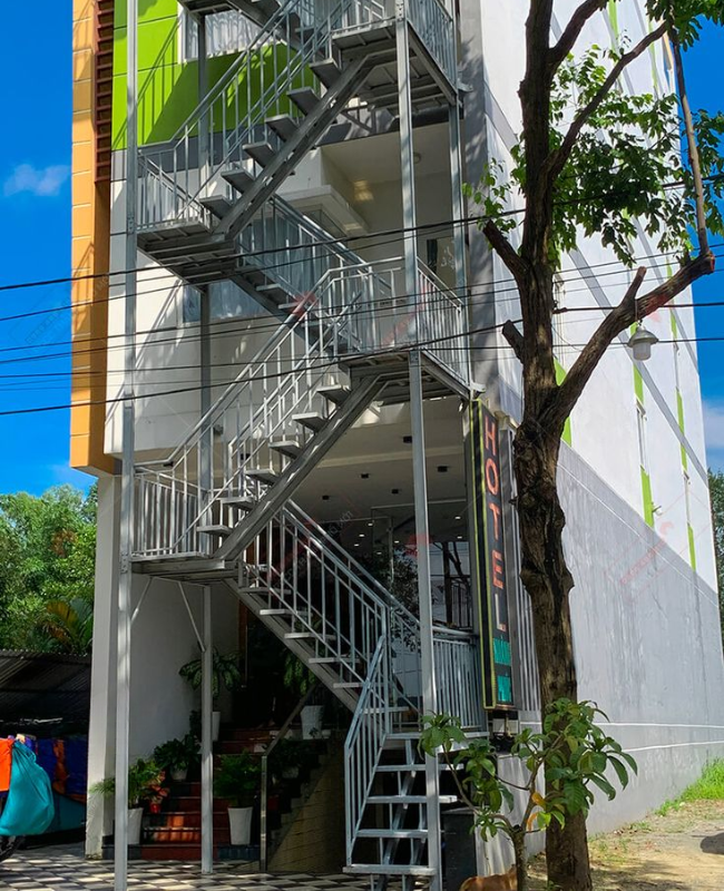 Thang chữa cháy ngoài nhà được phép sử dụng làm lối thoát hiểm thứ hai