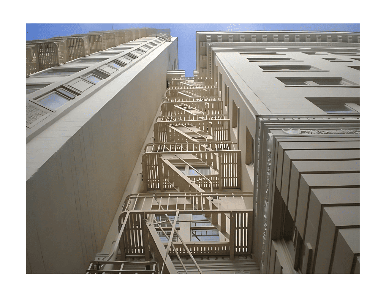 Thang thoát hiểm đảm bảo quy định pccc